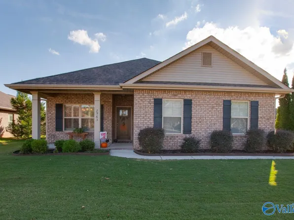 2963 Magnolia Park Dr SE, Owens Cross Roads, AL 35763