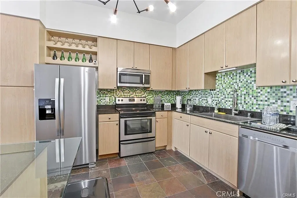 1 bed, 680 sqft, $3,000 — Photo 1