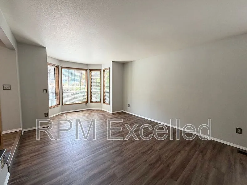 4 bed, 2.5 bath, 2243 sqft, $3,750 — Photo 4