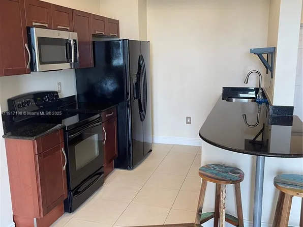 7280 SW 90th St APT 708, Miami, FL 33156