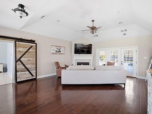 5th image of 39346 Oaklyn Dr