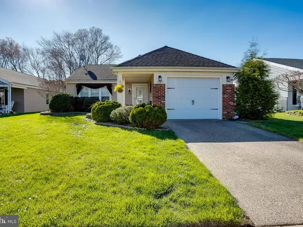 32 Finchley Ct, Southampton, NJ 08088