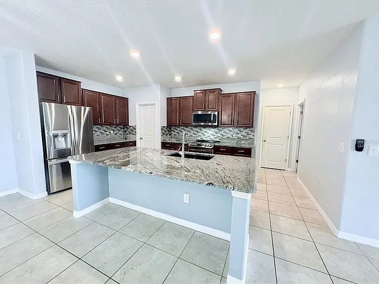 4935 Reflecting Pond Cir — Photo 5