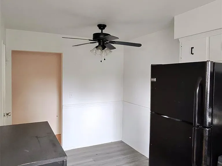 285 Sneden Pl W #285 — Photo 7