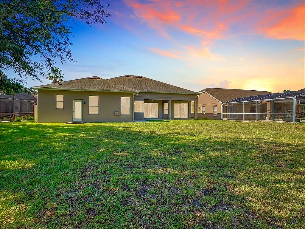5 bed, 3.0 bath, 2725 sqft, $3,275 — Photo 2