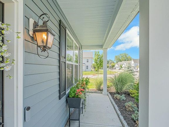 3rd image of 10 Bares Ct