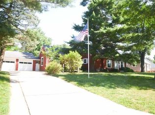 2154 F Ave NE, Cedar Rapids, IA 52402