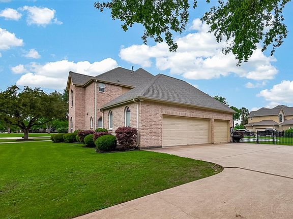 3rd image of 2702 Fort Caney Dr