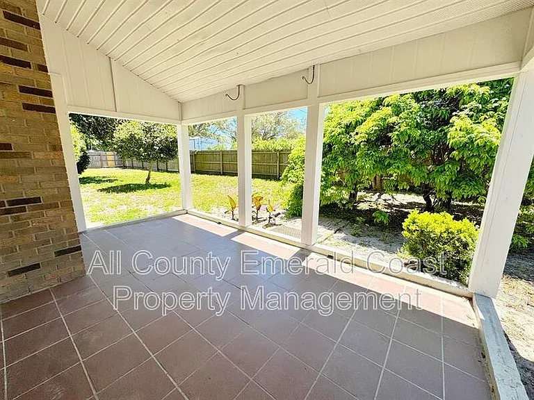 710 Swan Ln — Photo 43
