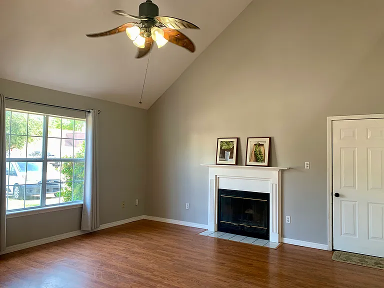 2390 Trafalgar Dr — Photo 3