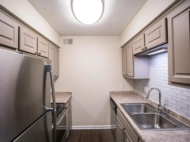 Chase Cove Apartments — Photo 137