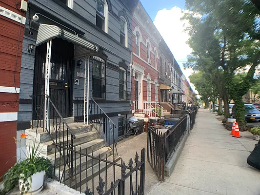 Rented by Book A Broker | media 7