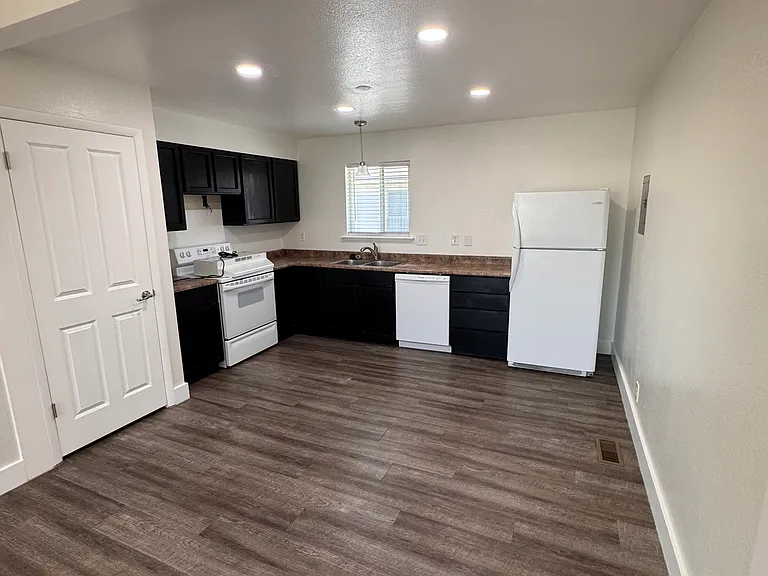 645 N 100 W #C — Photo 10