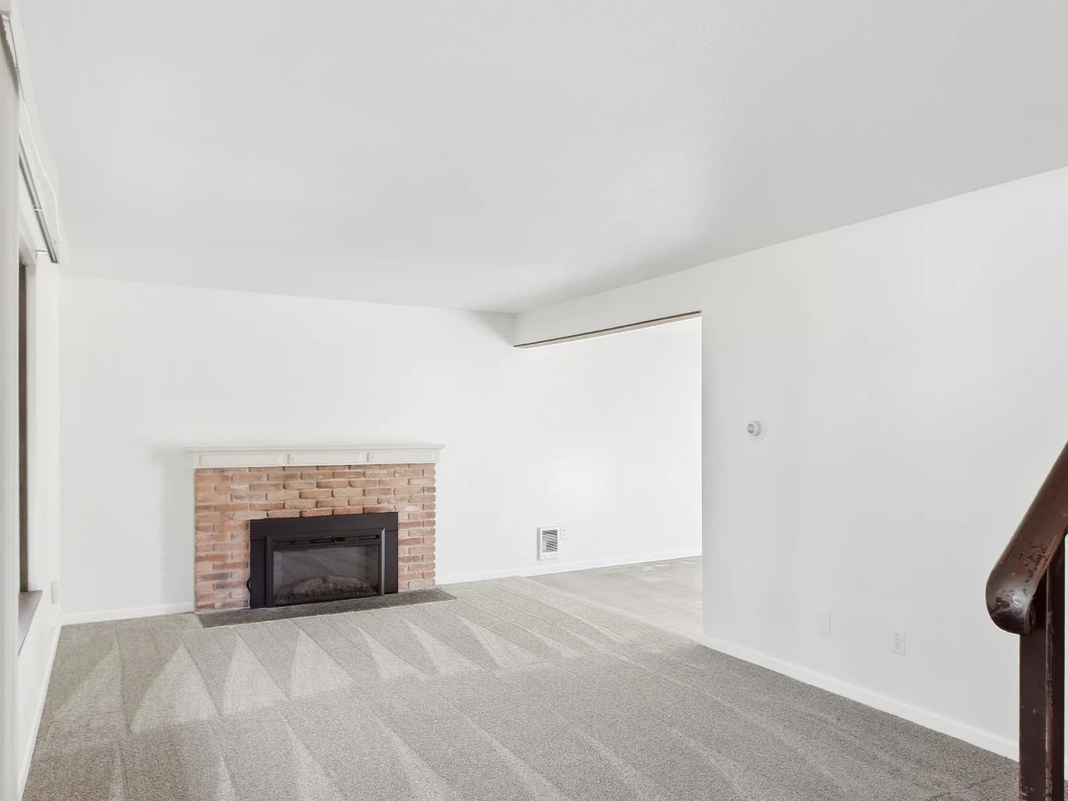 2 bed, 1.5 bath, 1056 sqft, $2,300 — Photo 3