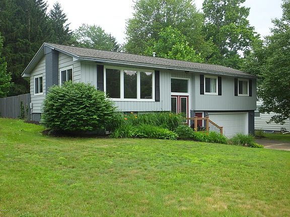 2nd image of 566 Woodland Dr
