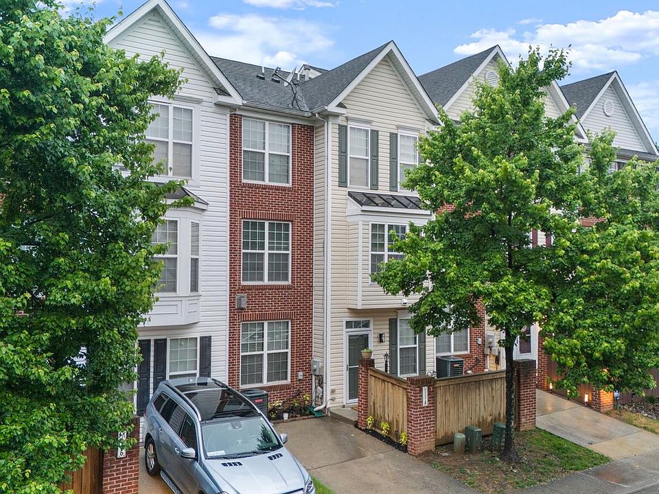 1st image of 114 Featherstone Pl
