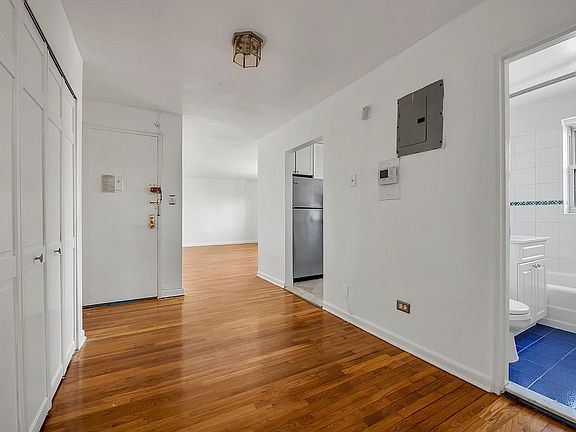 4th image of 25 Burns St APT 5C