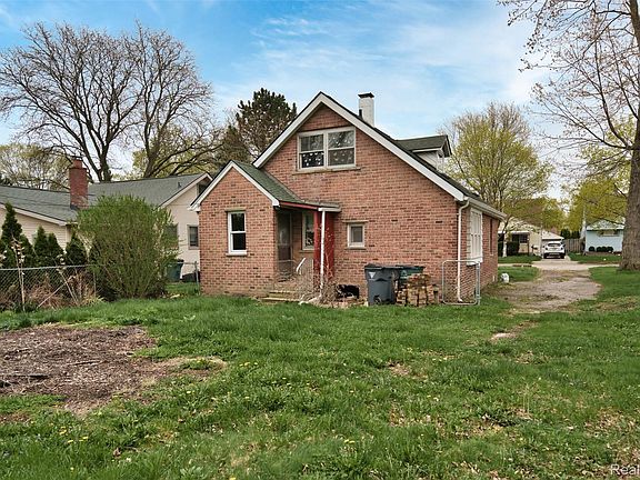 5th image of 104 Leroy Ave