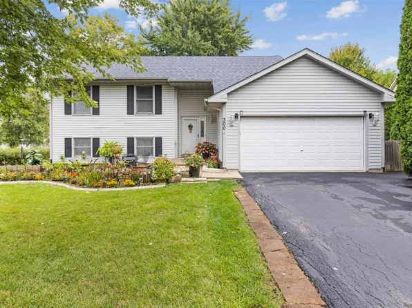 300 Picadilly Dr SE, Poplar Grove, IL 61065