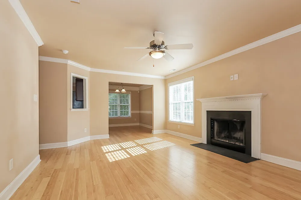 4 bed, 2.5 bath, 1822 sqft, $3,290 — Photo 4
