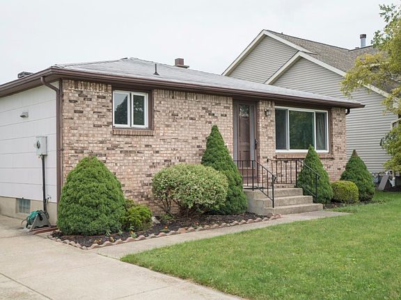 2nd image of 40 Castlewood Dr