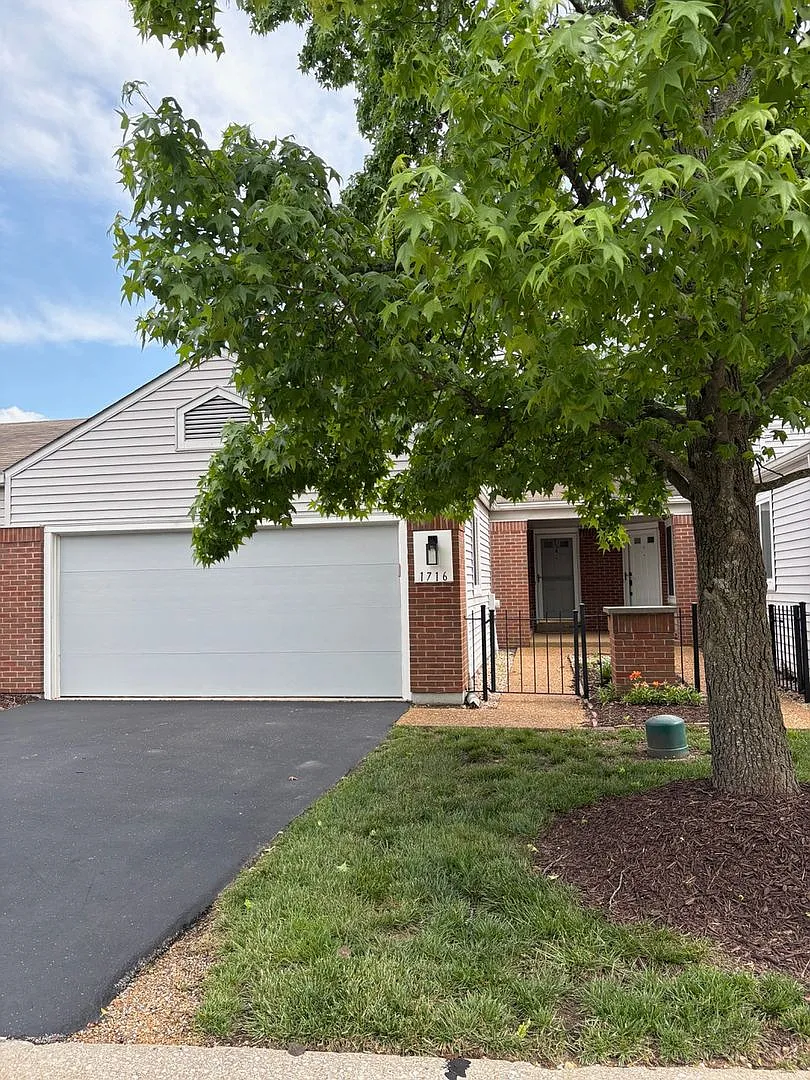 1716 Higview Circle Court | Ballwin 63021 — Photo 2