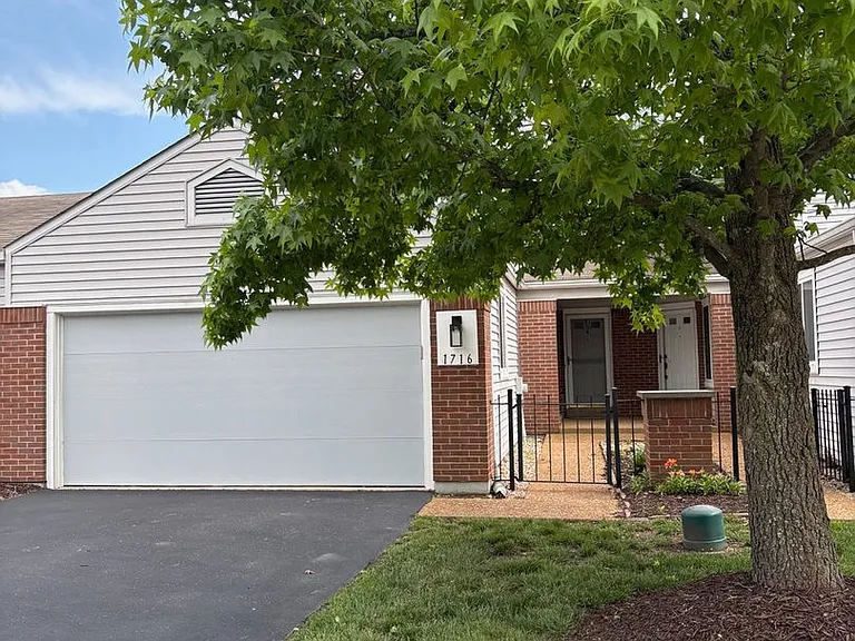 1716 Highview Circle Ct — Photo 2
