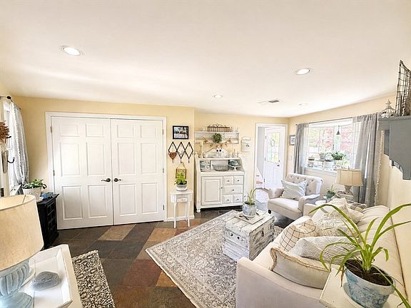 5th image of 9 Pondview Ave