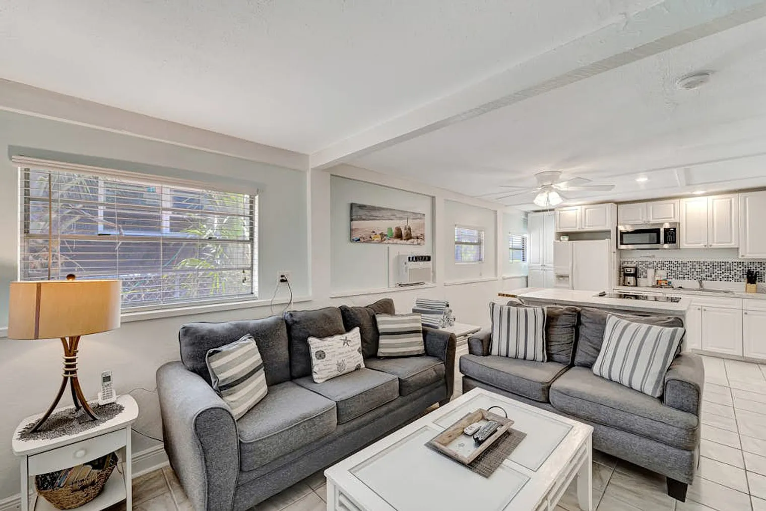 2 bed, 1.0 bath, 2314 sqft, $2,586 — Photo 1