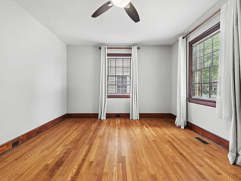 1114 N Buchanan Blvd — Photo 3