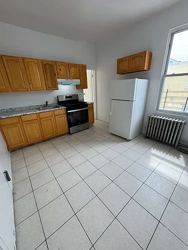 3210 Wallace Ave Photo 1