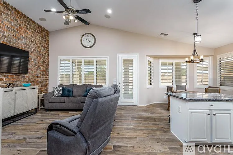 2 bed, 2.0 bath, 1198 sqft, $2,000 — Photo 2