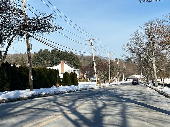 5th image of 298 Pleasant St
