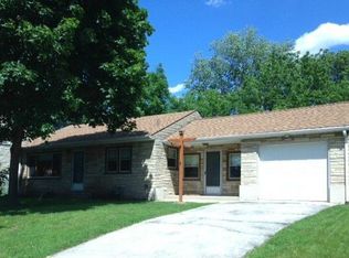 2060 S 105th St, West Allis, WI 53227