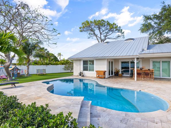 15 Hemlock Lane, Tequesta, FL 33469