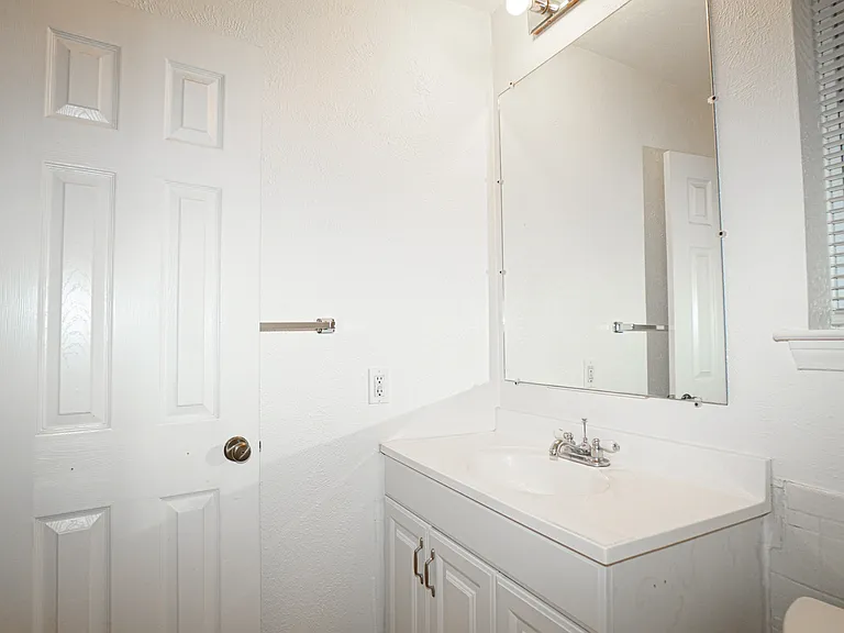 4211 Newton Ave #209 — Photo 18