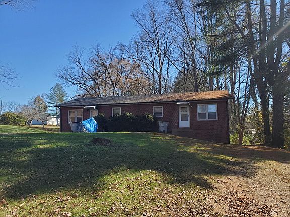 2nd image of 512 Dogwood St NE #A
