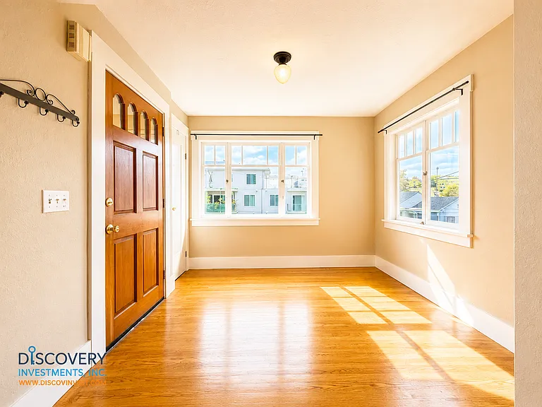 460 Stow Ave — Photo 5