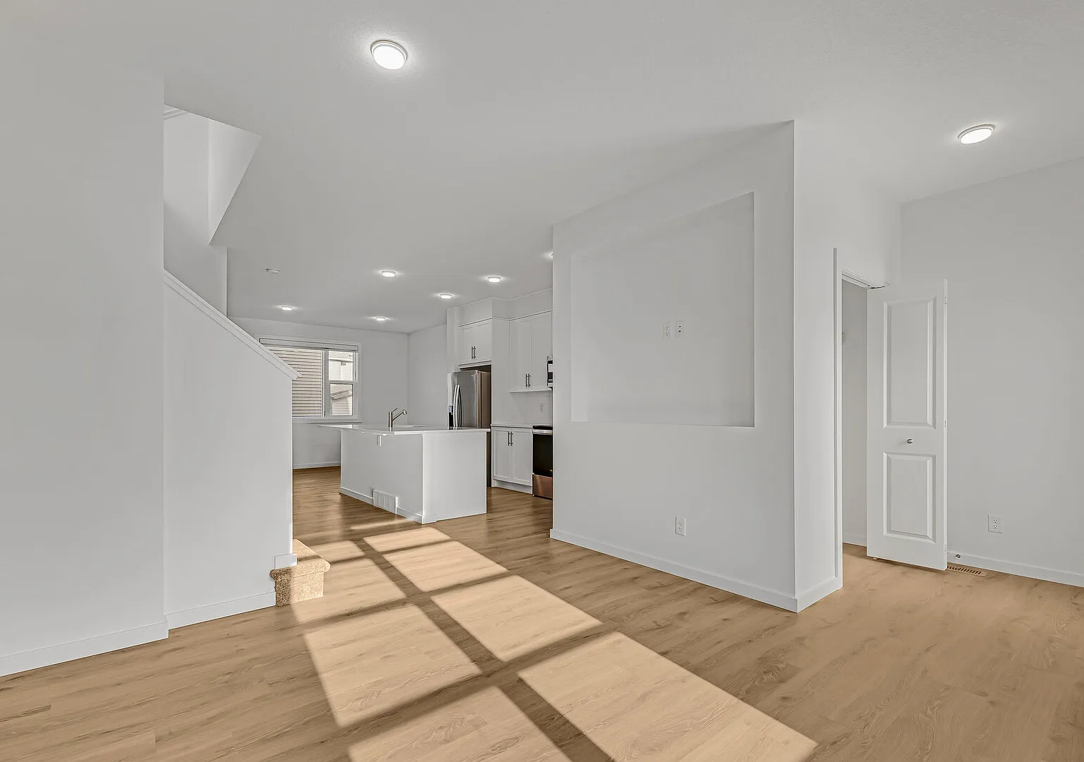 3 bed, 2.5 bath, 1500 sqft, $2,100 — Photo 2