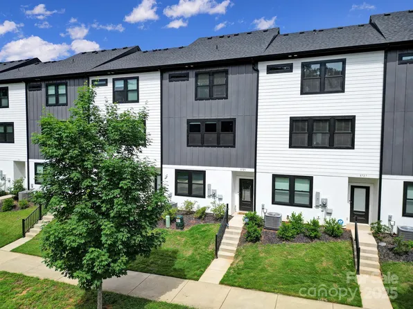 8723 Nolley Ct, Charlotte, NC 28270