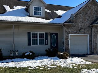 1905 Deerfield Dr, Dover, PA 17315