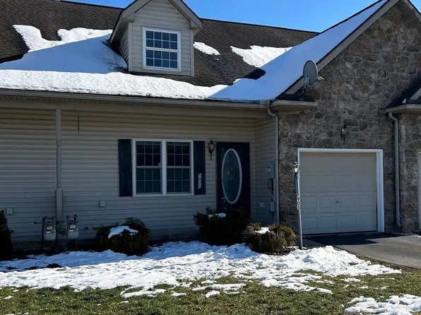 1905 Deerfield Dr, Dover, PA 17315