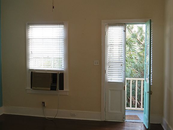 4th image of 509 Burgundy St APT 4