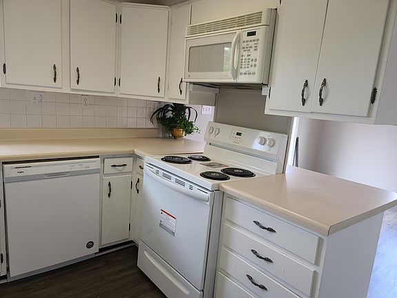 4th image of 2402 Southview Dr