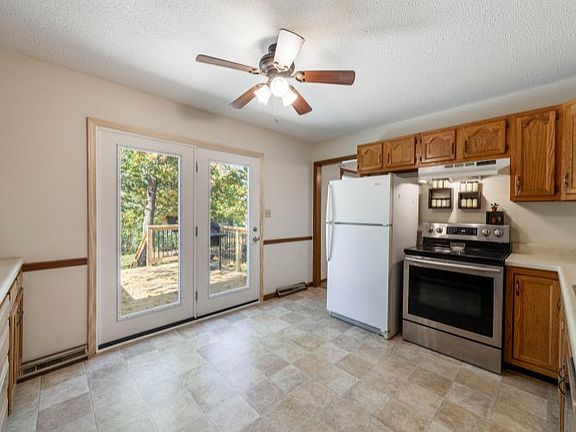 3rd image of 2115 Rose Dr