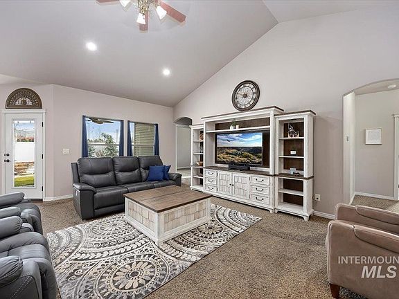 4th image of 921 Ballard Ln