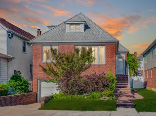 452 Beach 139 St, Rockaway Park, NY 11694