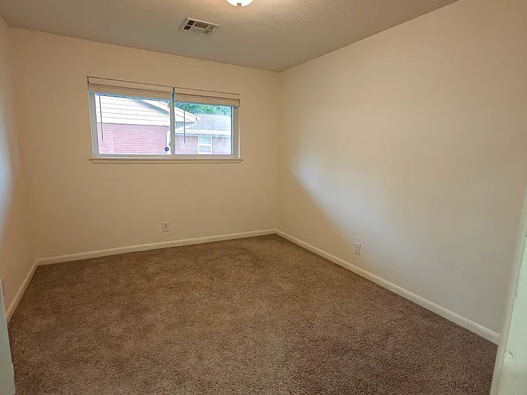 1037 Woods Ave — Photo 2