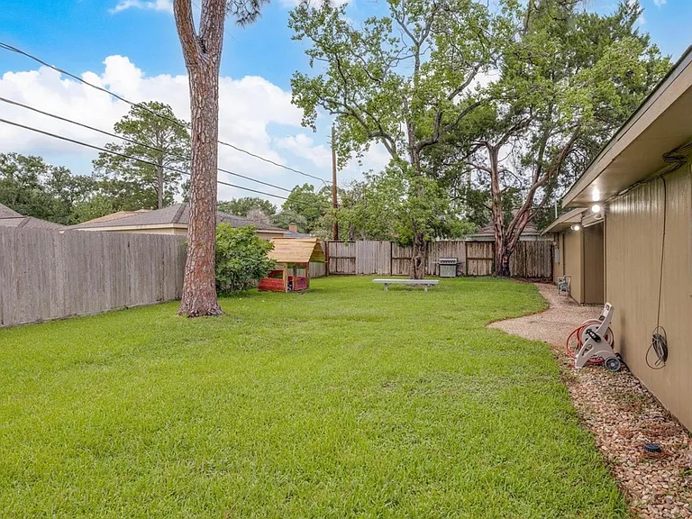 2615 Rosefield Dr — Photo 24