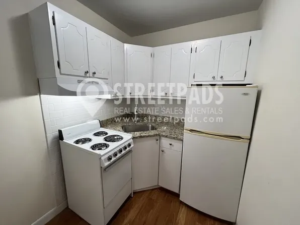 60 Brighton Ave #212, Allston, MA 02134